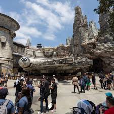 We attend the opening day of star wars galaxy's edge at disney's hollywood studio in walt disney world. A Review Of Star Wars Land S Incredible Opening Day At Disneyland Polygon