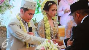 Sulit untuk meminta seseorang dengan hati yang hancur untuk jatuh cinta lagi. Acha Septriasa Menangis Saat Minta Izin Menikah Ke Orangtua Showbiz Liputan6 Com