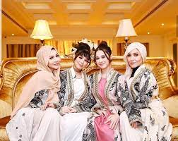 #adik beradik emma maembong #artis kacukan melayu scotland #asal emma maembong #biodata emma maembong #gambar emma maembong #heroin filem hantu selfie #latarbelakang emma maembong #profil emma maembong #umur emma maembong #wajah emma maembong. Rotikaya Cantik Cantik Belaka Adik Beradik Emma Maembong Facebook