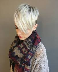 der pony sieht in kombination mit kurzen haare umwerfend aus entdecke es hier aktuelle frisuren hair styles short hair styles pixie short hair with layers