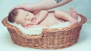 Babys im ersten lebensjahr brauchen kein kopfkissen. Baby Auf Dem Bauch Schlafen Lassen Ist Es Sicher