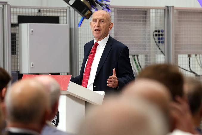 UK to Shield Poorest as State Pension Becomes Liable for Tax - Bloomberg