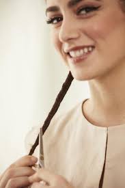 Hair dusting is the key to maintaining healthy hair ends and preventing a hair cut at the salon. How To Dust Hair A Simple Way To Maintain Trimmed Ends