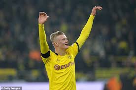 Goalgetter erling haaland erlitt im vorfeld der partie einen muskelfaserriss. Erling Haaland Can Leave Dortmund For 63million Next Summer Re Opening Door For Man United Daily Mail Online