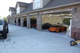 The Best Of The Best Ultimate Dream Car Garages Showcasing Millionaire Car Collections Garage House Garage Decor Dream Car Garage
