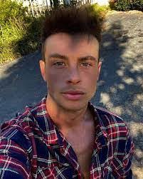 Lucas Hayes's Instagram, Twitter & Facebook