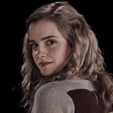 Describe Hermione Granger using sentences with 3 words me: Brilliant but  Scary 😍