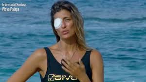 Questa edizione dell' isola dei famosi è stata particolarmente sfortunata e sono già sei i nonostante la sua grande bellezza, in molti hanno notato che elisa isoardi , i primi tempi all' isola dei famosi , non indossava mai il bikini. Elisa Isoardi Ha Lasciato L Isola Dei Famosi Per Contratto Ecco Cosa Ci Sarebbe Dietro L Abbandono Dell Isola
