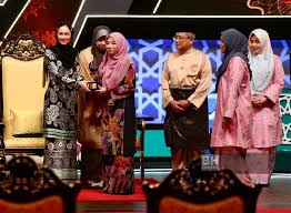 Tempat pertama hingga ketiga tilawah al quran 2017 8 apr 2017 firdaus challenge & tarannum challenge by farhatul fairuzah vs fakhrul unic women quran reciter. Qari Dan Qariah Malaysia Juara Tilawah Warta Daily