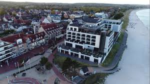 Maybe you would like to learn more about one of these? Drohnenflug Scharbeutz Hotel Bayside Mit Seebrucke Youtube