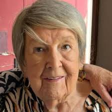 hi im wondering if anyone knows a detailed cake maker for a reasonable  price thanks.