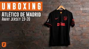 Esta nueva camiseta del atleti presenta un diseño y durabilidad excelentes, que por sí solos justifican comprar camiseta atlético de madrid, aunque lo más importante es vestir los colores y disfrutar las victorias con tu camiseta atlético madrid. Unboxing La Nueva Camiseta Del Atletico De Madrid 2019 2020 De Nikefootball Vuelve El Negro Youtube