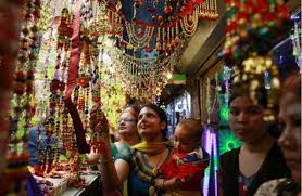 Similar to singapore, there is a 'little india' area in the capital city kuala lumpur where most of the celebrations take place outside the homes of hindus. 6 Fakta Menarik Tentang Perayaan Deepavali Ramai Tak Tahu