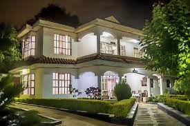Uhuru kenyatta has been sworn in as kenya's new president, following his victory in march against raila odinga. Bankhouse Retreat Karen Ltd Prices Hotel Reviews Nairobi Kenya Tripadvisor