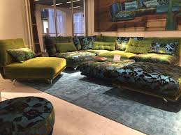A solid walnut base sets this sofa low to the ground, making it feel extra lush and cozy. Big Sofa Kuschelige Wohnideen Bei Couch