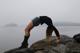 Repeat on left side by turning once to face forward and then turning again to face left leg. Traveling 10 Yoga Poses To Stretch It All Out