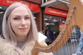 Robyn Harp's Instagram, Twitter & Facebook