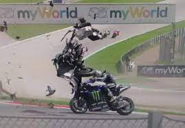 El piloto suizo jason dupasquier, quien sufrió un accidente durante la ronda de clasificación del campeonato mundial de motociclismo moto3 en italia, ha. Video Watch Zarco And Morbidelli Crash From All Angles Motorcycle Sports