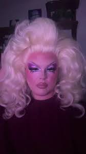 Drag Queen's Dancing to Chaka Khan Music