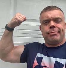 Hello how are you doing.. can we be friends..?