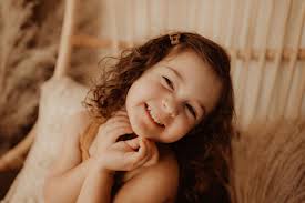 Have to say big sister, Tatum stole the show at her baby sister's session!  Just look at that last photo and the look she was giving me! 😂