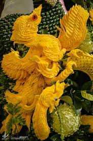 ประมวลภาพผลงานในการประกวดแกะสล กผ ก ผลไม ผสานงานใบตอง และดอกไม สด ช งถ วยพระราชทานสมเด จพระนางเจ าฯ พระบรมราช น นาถ คร งท ๑๘ ห วข อ เฉล มพระ งานฝ ม อ ผลไม