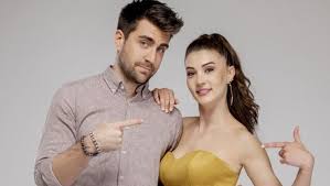 Afili aşk'ın ayşe'si burcu özberk yakın arkadaşı hande erçel'in sevgilisi murat dalkılıç'ı izlemeye gitti. Afili Ask Oyunculari Caglar Ertugrul Ve Burcu Ozberk Aralarindaki Gercekle Olay Oldu