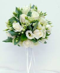 Kleiner Brautstrauss In Weiss Grun Bestellen Wien Blumenstrauss Hochzeit Brautstrauss Brautstrauss Weiss