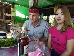 He earned 5 million subscribers on youtube, but also brought his show to facebook to earn an additional 900,000 followers. A Chef S Tour Sur Twitter A Chefs Tour Is Proud To Be Showing Sonny Side Of Best Ever Food Review Show Around Chiang Mai Here He Is Tucking Into Raw Pigs