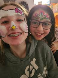 Sharing paintings and artistic experiences in Australia