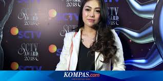 Penampilan hot mom celine evangelista istri stefan william saat kembali aktif syuting. Celine Evangelista Supports Stefan William Main Soap Opera With Natasha Wilona Page All World Today News