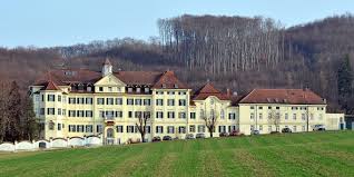 Das gemeinnützige haus der barmherzigkeit bietet schwer pflegebedürftigen menschen langzeitbetreuung mit lebensqualität. Barmherzige Schwestern Pflege Pflege Wohnen