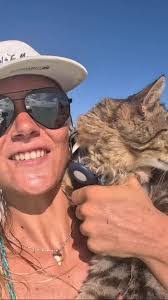 Lauren Oberlander's Instagram, Twitter & Facebook