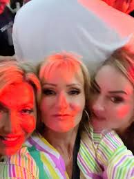 Bloody loved last night, myself and 9 other friends. I've just about  recovered 🥴😜😂 There's plenty of you that'll remember my hand fan haha,  suddenly I became very popular but was more