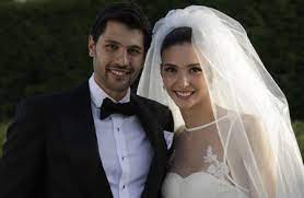 Basketbola efes pilsen altyapısında başlamış ve henüz 17 yaşında pınar karşıyaka ile oynanan karşılaşmada süre bularak geleceğin yıldız adayları arasında gösterilmiştir. Naz Aydemir And Cenk Akyol Dating Gossip News Photos