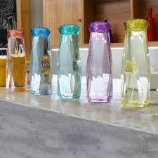 Caranya juga sangat mudah, anda cukup memasukan potongan kepalan kertas koran ke dalam botol tumbler. 9 Cara Mudah Hilangkan Bau Tidak Sedap Pada Botol Minum Atau Tumbler Bukareview