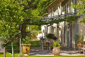 Une Maison De Luxe A Vendre Provence Luberon Jardin De Provence Luberon Villa De Luxe