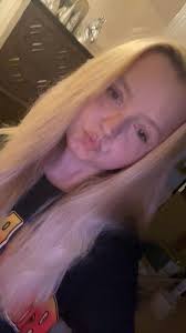 Who is between 20-30 years old and willing to chat?