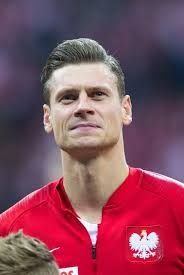 Pewnie jak wszyscy w dobie pandemii zrezygnował z hucznej imprezy, ale zdjęcie, które opublikował na swoim instagramie, nie pozostawia wątpliwości, że w gronie swoich najbliższych, świetnie się bawił. Lukasz Piszczek Z Okazji Urodzin Pokazal Zdjecie Z Zona I Dziecmi Humory Dopisywaly