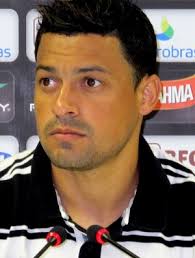 Sem negócio, Vasco mantém Eder Luis e tentará acordo com Benfica