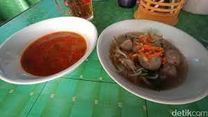 Masukkan potongan tahu dan bakso, taburi dengan sedikit garam, masak dalam api kecil hingga tahu kecoklatan dalam sehari tidak kurang dari 10 kilogram cabai dihabiskan untuk olahan bakso ujar hasanudin, pemilik kedai. Slurpp Segarnya Bakso Pelakor Dan Janda Ngamuk Di Kudus