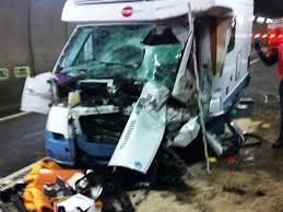 Auf einer autobahn im kanton tessin wurde ihr auto zwischen zwei lkw eingequetscht. Gotthard Tunnel Nach Schwerem Unfall Wieder Geoffnet Tageswoche