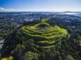 Te papa waka rererangi o ākarana ）は、 ニュージーランド ・ オークランド市 中心部から南へ約20kmの郊外マンゲレ地区に位置する 国際空港 である。. ã‚ªãƒ¼ã‚¯ãƒ©ãƒ³ãƒ‰ã®è¦³å…‰æƒ…å ± å…¬å¼ ãƒ‹ãƒ¥ãƒ¼ã‚¸ãƒ¼ãƒ©ãƒ³ãƒ‰èˆªç©º