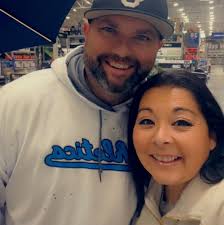 What's the ideal distance from the steering wheel for short drivers?