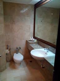 Hostel aston semarang adalah sebuah akomodasi modern yang menawarkan fasilitas lengkap di dalam hotel dan setiap kamarnya. Bathroom With Bathtub Picture Of Grand Arkenso Parkview Hotel Semarang Tripadvisor