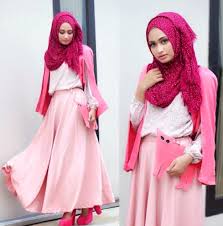 Oleh karena itu diharap baju kondangan yang akan kita bagikan berikut ini dapat memberikan tambahan ide untuk membuat baju kondangan semakin indah sesuai idaman. 8 Model Baju Muslim Untuk Pesta Pernikahan Tercantik