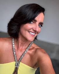 The VIPs @vip.magazine Such a fun night! Custom fee G made By moi,  repurposing a belt some sequins and fabric in the studio 💛 Inspired by my  favourite lady, my mum, with