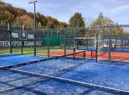 Que se dedica a la construcción de casas unifamiliares, ventas de pieddras, venta de equipos de tecnología. Padel Tennis Tennisanlage Starnberg