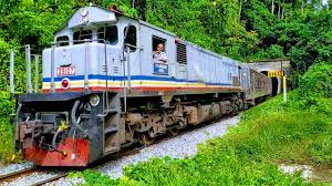 Pengangkutan kereta api diperkenalkan di tanah melayu pada lewat. Keretapi Tanah Melayu Ktm Kereta Api Ekspres Johor Bahru Tumpat Youtube