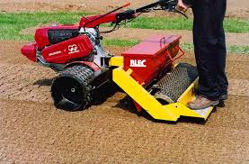 Ich habe vor in diesem jahr in meinem garten großflächiger gemüse anzubauen und bin im web auf verschiedene sämaschinen gestosen habt ihr sowas und was sind eure erfahrungen mit solchen geräten wie z.b. Blec Einachs Anbausamaschine Kalinke Maschinen